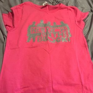 New kids on the block Large fitted pink tshirt